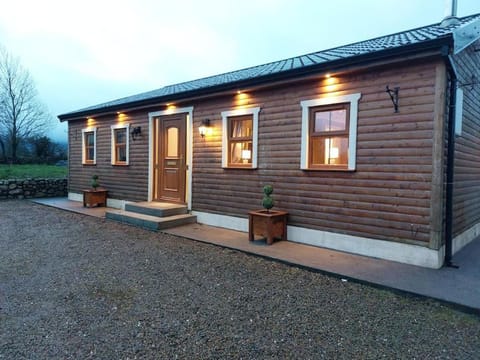 Luxurious Log Cabin with lay-z spa hot tub Cabin in County Sligo
