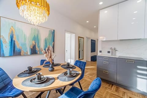 Kitchen or kitchenette, Dining area, pet friendly