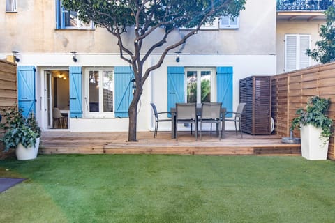 Property building, Patio, Day, Garden, Garden view