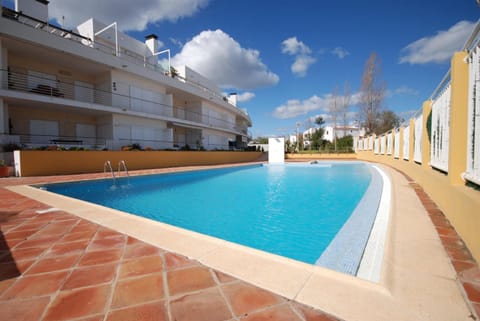 Property building, Day, Pool view, Swimming pool