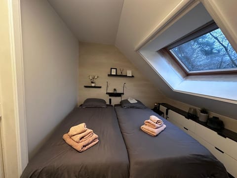 Bed, Photo of the whole room, Bedroom, towels