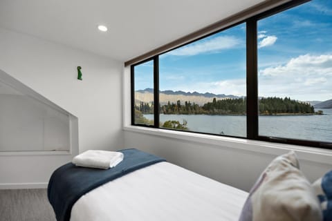 Bed, View (from property/room), Bedroom, Lake view, Mountain view