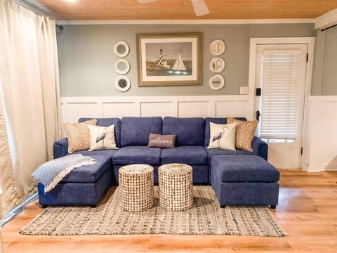 Beachglass Cottage - Family Friendly Kids and Pets House in Grand Beach