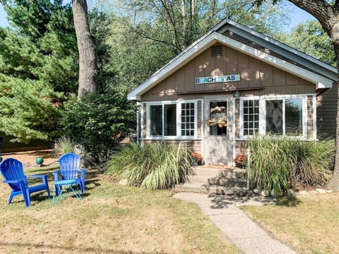 Beachglass Cottage - Family Friendly Kids and Pets House in Grand Beach