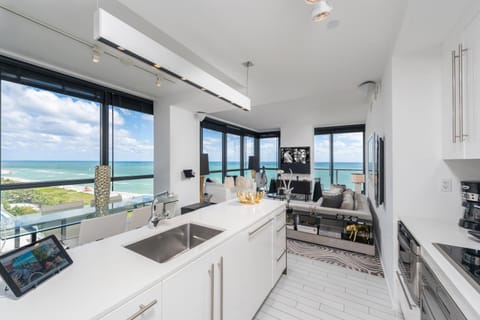 Stunning 3B Oceanfront at South Beach - 1229 Apartment in South Beach Miami