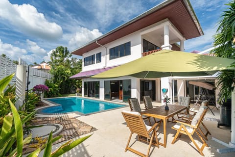 Property building, Patio, Day, Garden, Balcony/Terrace, Dining area, Garden view, Pool view, Swimming pool
