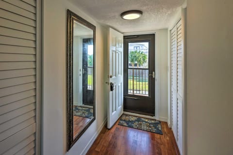 Sunny St Augustine Condo with Community Pool! Apartment in Crescent Beach