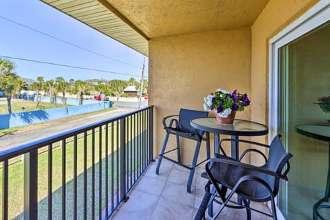 Sunny St Augustine Condo with Community Pool! Apartment in Crescent Beach
