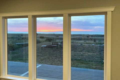 Beachfront Westport Home with Deck! House in Grayland