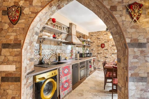 Kitchen or kitchenette, pet friendly, stove