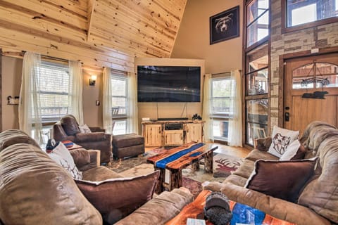 Strawberry Plains Cabin Private Pond and Game Room! Cabin in Sevier County
