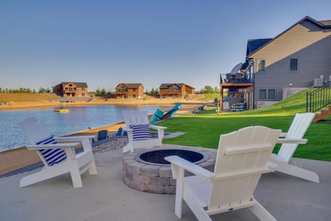 Lakefront Escape - Mins to Buckhorn State Park House in Wisconsin