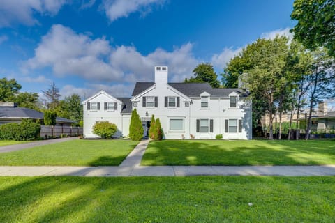 Luxurious Detroit Home - Walk to Golf and Park! House in Detroit