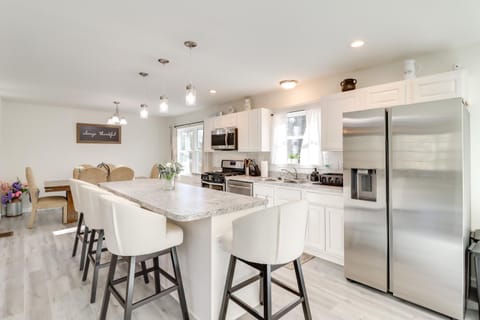 3 Mi to Kalahari Pocono Summit Home with Pool Table House in Coolbaugh Township