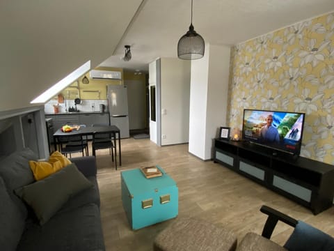TV and multimedia, Kitchen or kitchenette, Living room, Photo of the whole room, Dining area, kitchen