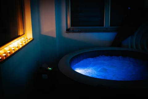 Night, Hot Tub