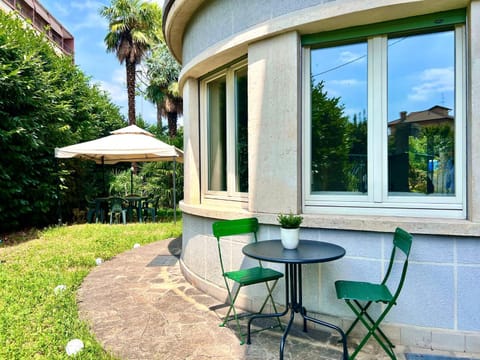 Property building, Patio, Day, Garden, Garden view