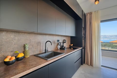 Natural landscape, Coffee/tea facilities, minibar, pet friendly, stove