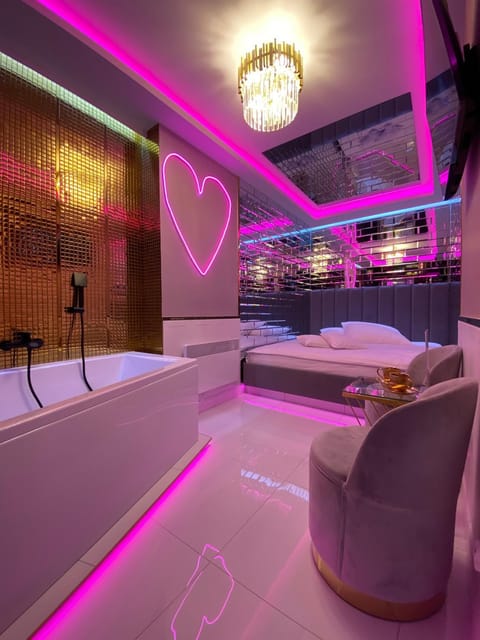 Bed, Bathroom, Living room, Photo of the whole room, Bedroom, Bath