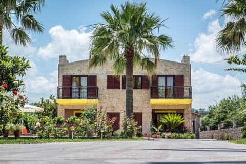Property building, Day, Garden, Garden view