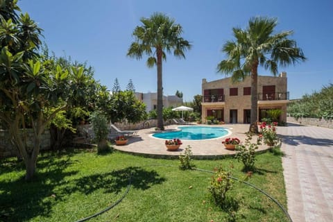 Property building, Patio, Garden, Garden view, Pool view, Swimming pool, sunbed