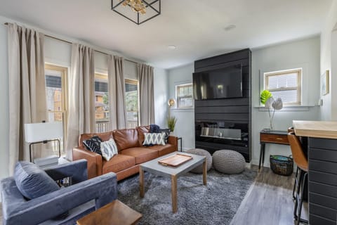 Communal lounge/ TV room, TV and multimedia, Living room, Seating area