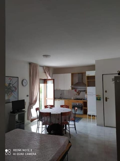 Kitchen or kitchenette, Dining area, pet friendly, stove