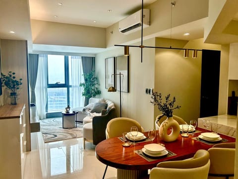 Living room, Seating area, Dining area, air conditioner
