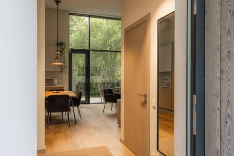 Facade/entrance, Dining area