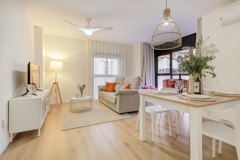 Living room, Dining area, fireplace, air conditioner