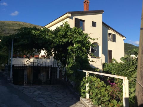 Property building, Facade/entrance