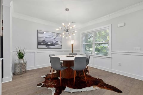 Lowcountry Lux, 5 min to Beach, 7 min to Dtwn House in Mount Pleasant