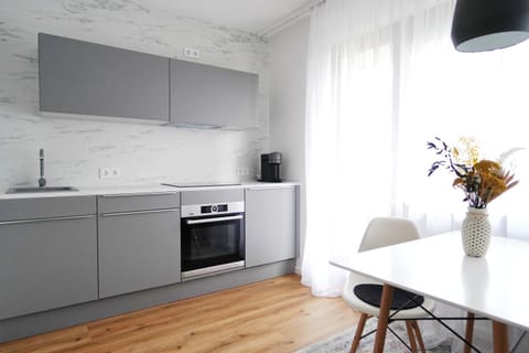 Kitchen or kitchenette, pet friendly, stove
