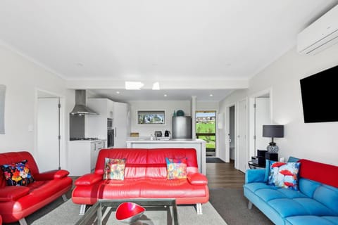 Living room, Lounge or bar, heating, air conditioner