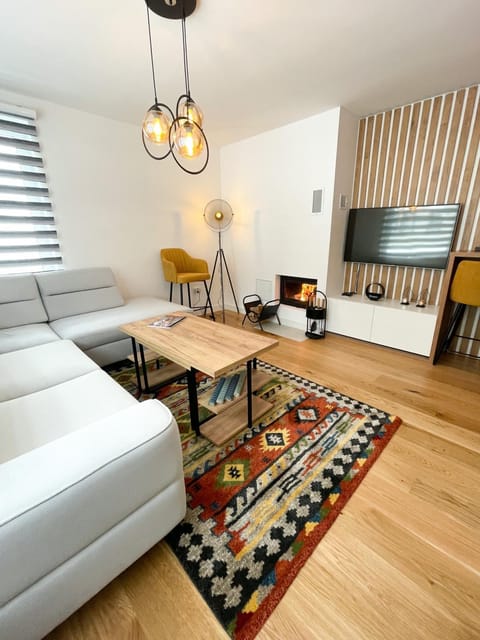 TV and multimedia, Living room, Photo of the whole room, Seating area