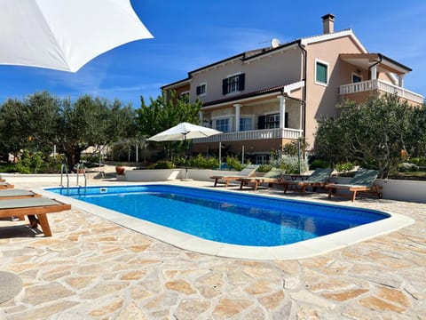 Property building, Patio, Day, Garden, Garden view, Pool view, Swimming pool, sunbed