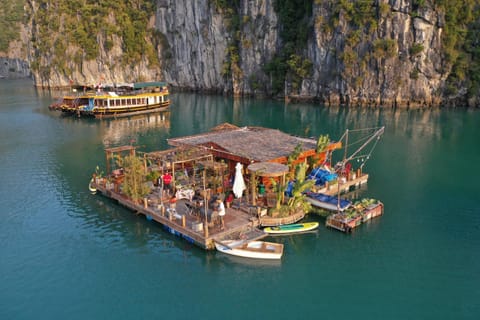 Nearby landmark, Day, People, Natural landscape, Activities, Lake view, River view, group of guests