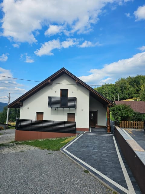 Property building, Day, Neighbourhood