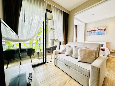 Bed, Living room, Seating area, Bedroom