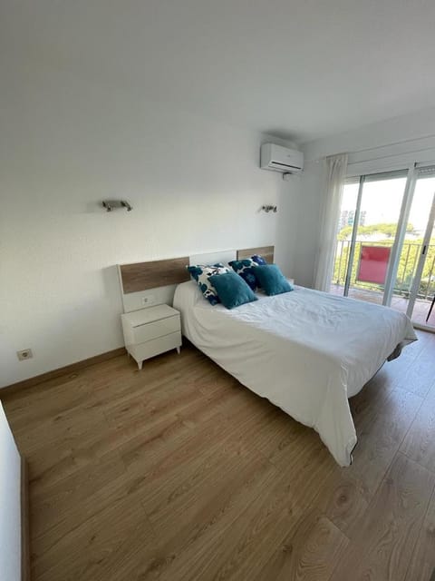 Bed, Photo of the whole room, Bedroom, air conditioner
