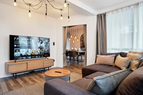 Communal lounge/ TV room, TV and multimedia, Living room, Evening entertainment