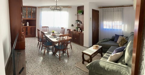 Living room, Seating area, Dining area