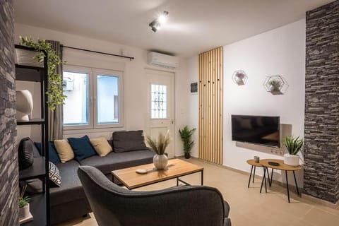 TV and multimedia, Living room, Seating area, air conditioner