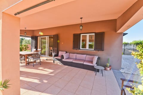 Holiday Home Taraš House in Šibenik-Knin County, Croatia