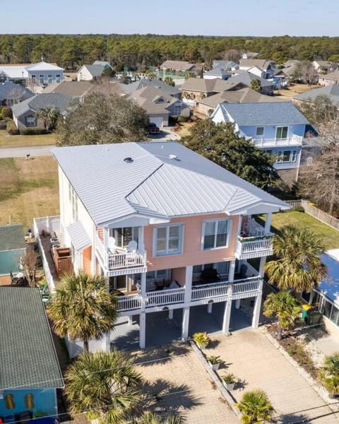 Casa Coral 4 Bed 4 Bath with EV charging House in Kure Beach