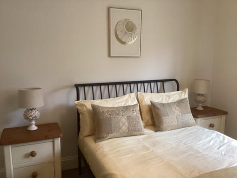 Forest Heath Holidays - Denphyl Apartment in East Dorset District