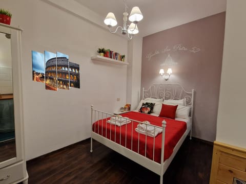 Bed, Photo of the whole room