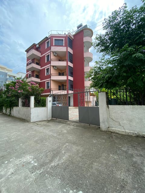 Property building, Day, Garden, View (from property/room), Other, Parking