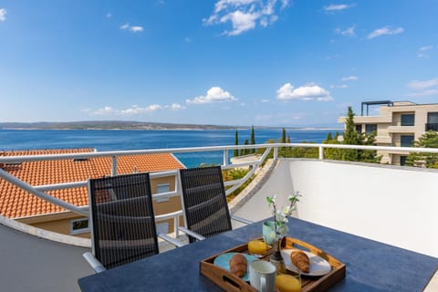Day, View (from property/room), Balcony/Terrace, Food and drinks, Food, Sea view, Drinks