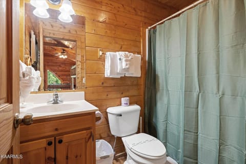 Majestic Mountain House in Pigeon Forge